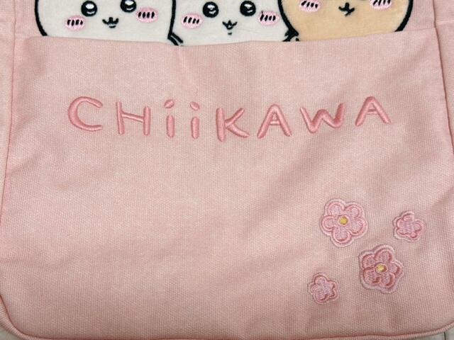 フロントに大きめサイズのポケット付き！