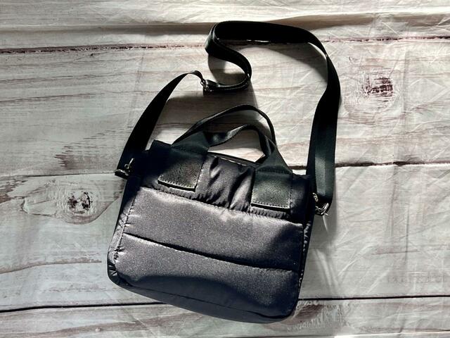 実際にものを入れてみました！コロンとしたフォルムがかわいい