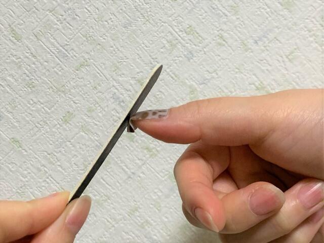 【ワッツ（Watts）】「ジェルネイルシール LADY／C」ネイルファイルで削って・・