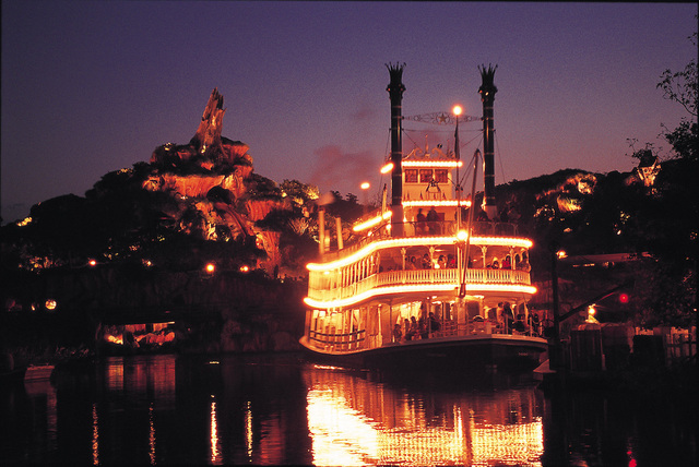 東京ディズニーランド「蒸気船マークトウェイン号」