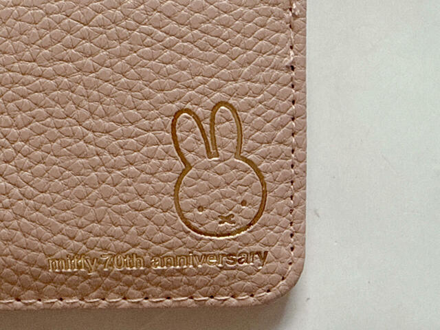 右下にミッフィーのお顔のゴールドの刻印入り