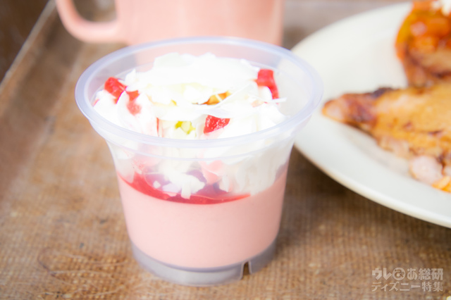 スペシャルセット ¥1,580|ストロベリー&ピスタチオムースケーキのカップデザート