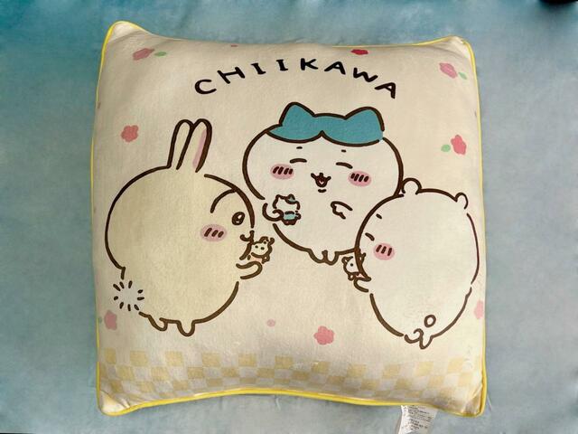 【アベイル】背当てクッション（ちいかわ）／税込1,650円