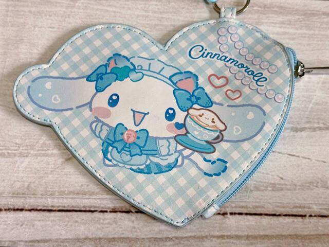 ハート形のダイカットデザインで、シナモンのイラストが大きくプリントされています♪