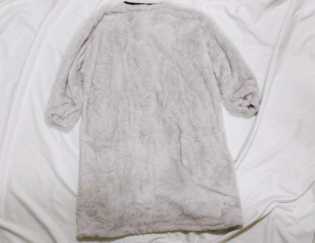 着る毛布の裏面は、シンプルな無地