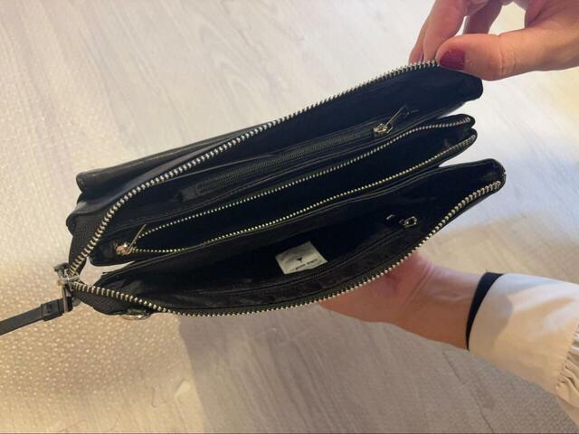 【niko and... オリジナルマルチポケットお財布ショルダーバッグ】長財布のようなフォルムがスマート！収納も豊富です