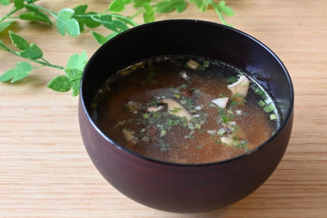 【味噌の保存方法】「中華風味噌玉」で作った味噌汁。赤味噌で作ったので色が濃いめです