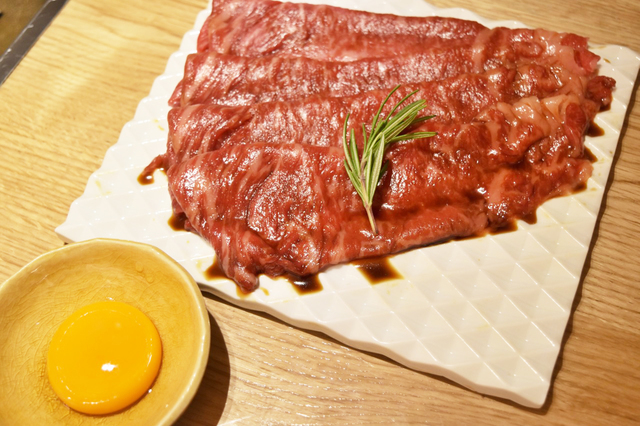 美薄サーロインの焼きしゃぶ すき焼き（卵黄）