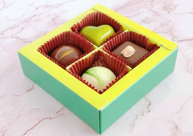 【カルディ】「カカオの森 ボンボンショコラピスターシュ 4p」ボンボンショコラ1個の大きさは縦横2.5cm前後、高さ1.0から1.5cmほど