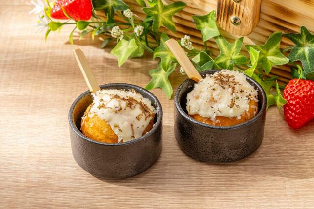 「トリュフチーズドーナッツ」＜期間：2025年12月27日〜2026年5月上旬＞【【ヒルトン東京】苺とお肉の無限ループ！“ミートアフタヌーンティー”と一緒に“ストロベリースイーツ”が食べ放題”が楽しめる！】