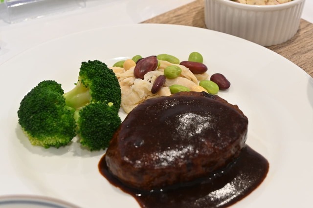 「三代目たいめいけん監修ハンバーグ」の味はまさに本格的！