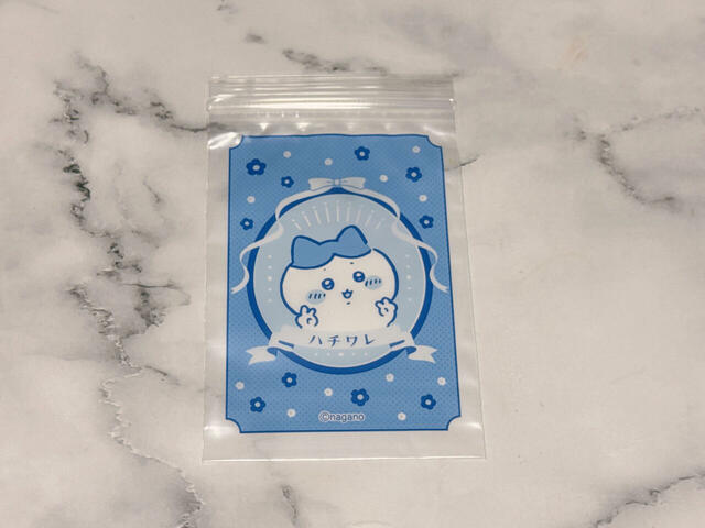 【ちいかわ B7ジッパー袋8P】ハチワレのこの表情、かわいすぎませんか…?!