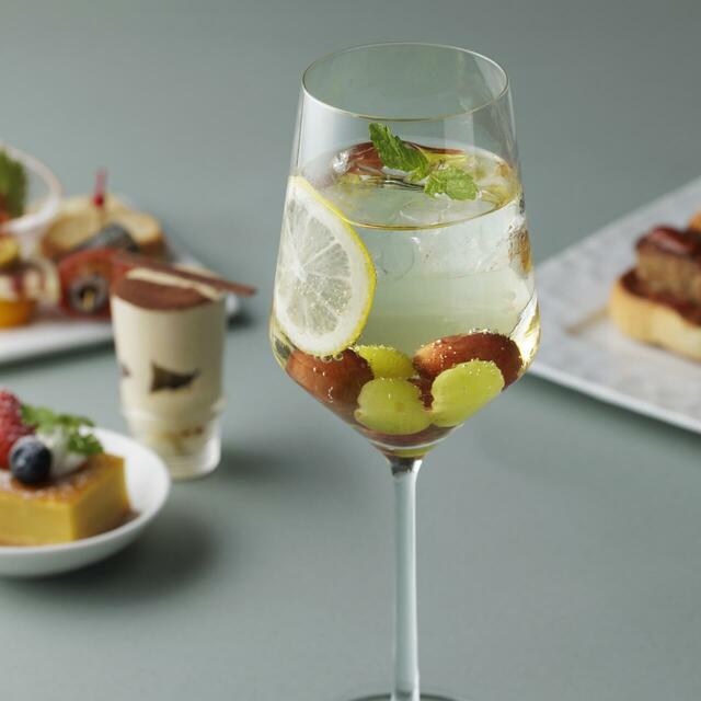 「ぶどうソーダ イメージ」＜価格：単品 2,300円 | パフェセット 5,900円＞【「東京ステーションホテル」にエレガントなぶどうパフェ&ぶどうソーダが登場】