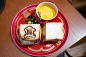 ホグワーツ チーズトースティー グリフィンドール ～ ビーフ＆オニオン ～ 1,760円