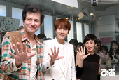 左からジョージ・ウィリアムズ、SUPER JUNIOR-KYUHYUN、ホラン千秋＠TOKYO FM『JA 全農 COUNTDOWN JAPAN』