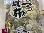 【業務スーパー　おぼろ昆布】汁物にそのまま入れるだけで出汁と独特な香りがプラスされ、美味しさを引き立ててくれます