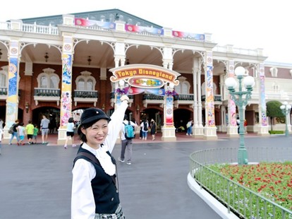 Tdl はじめて 久しぶりのディズニーランドにぴったり ガイドツアーで 思い出 を持ち帰ろう 1 3 ディズニー特集 ウレぴあ総研