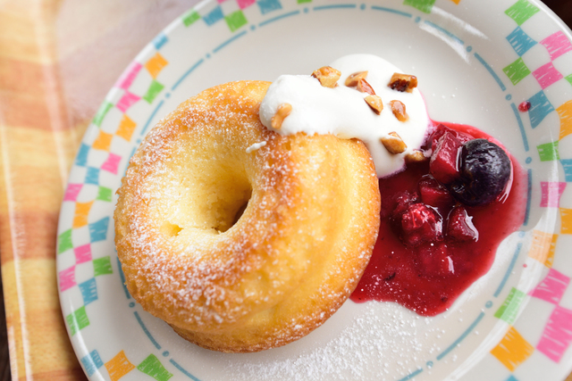 「グランマ・サラのキッチン」スペシャルセット「焼きドーナツ」 ©Disney (撮影 / Disney Colors)