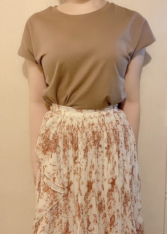 【UNIQLO（ユニクロ）】スムースコットンフレンチスリーブT（半袖）／甘めデザインのスカートにもぴったり！