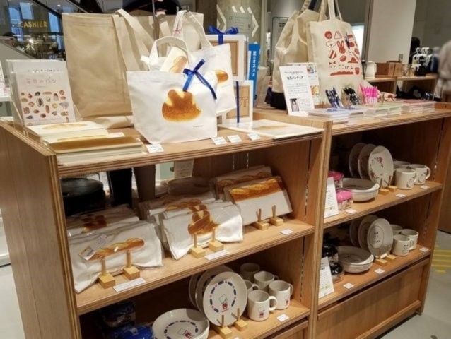 各地のパン屋さんのキャラクターやロゴのついたグッズ