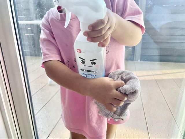 【レック劇落ちくん　アルカリ電解水】界面活性剤なども含まれていないので子どもが使っても安心
