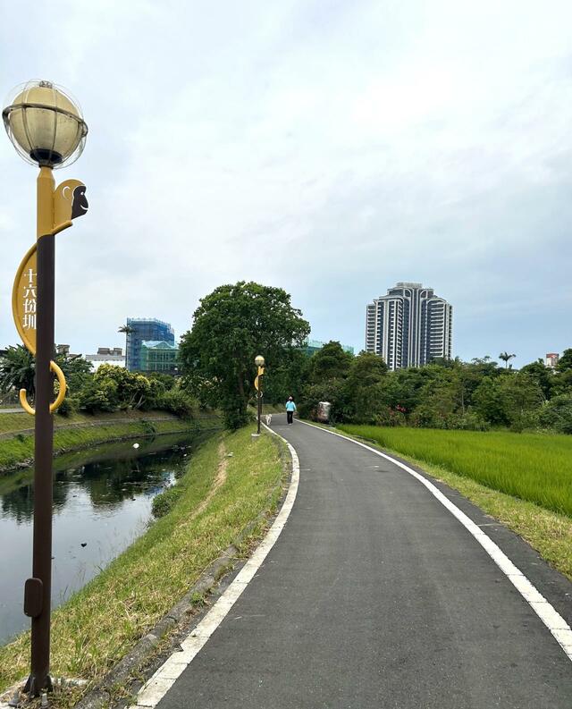 【台湾食べ歩きの旅 #6】羅東市内の川沿いには自転車道が整備されていて、散歩やジョギングもしやすい