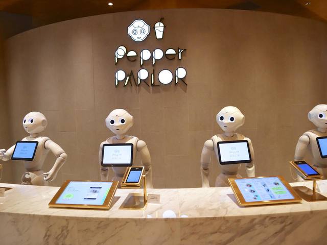 Pepperが一人ずつにぴったりのメニューを選んでくれる