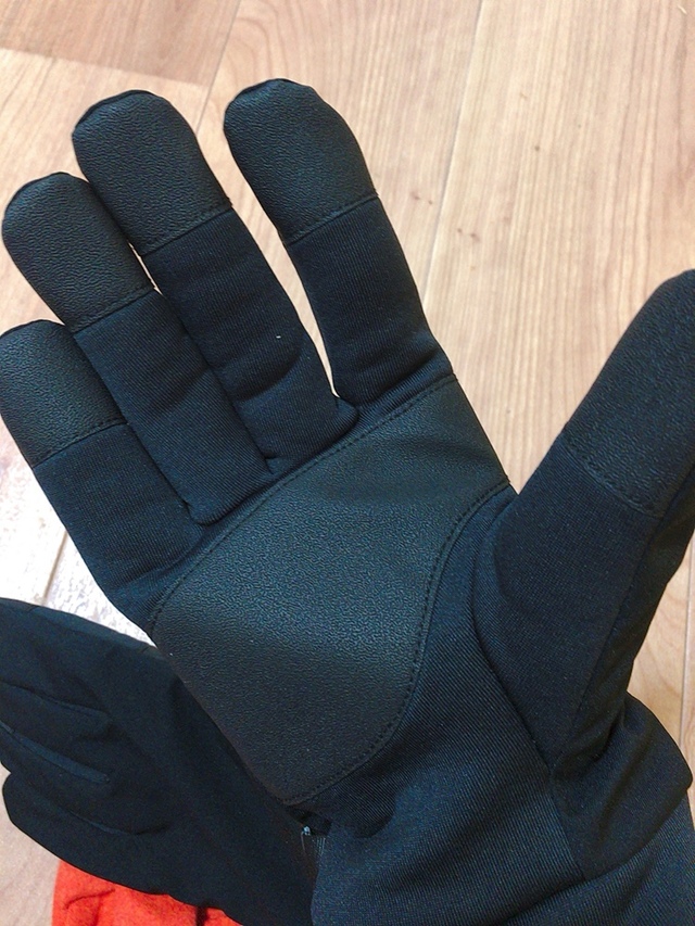 【ユニクロ】ヒートテックライナーキルティンググローブ／2種の素材で防風と保温を実現