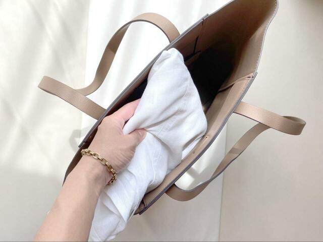 【coca サマーシャツ】コンパクトに折り畳めるので、冷房対策として持ち歩く時もカバンの中でかさばらない!