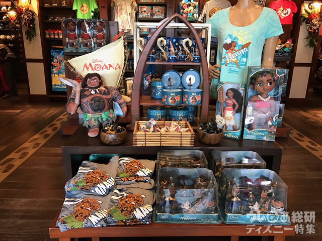 カレパ・ストアには入口正面にモアナグッズが紹介されています