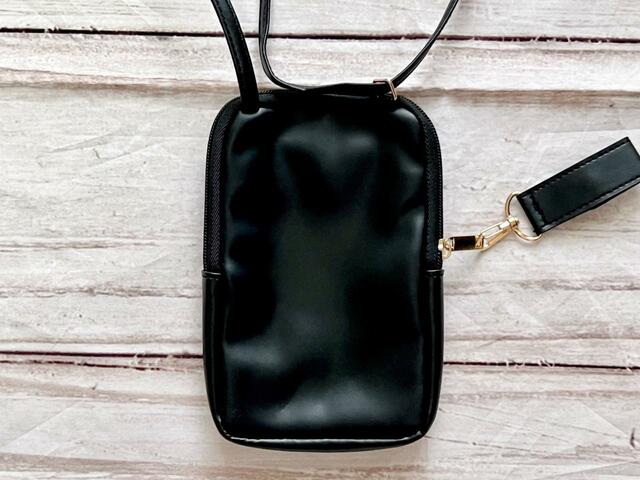 【Disney MICKEY MOUSE スマホショルダー BOOK】バックはシンプルなデザイン