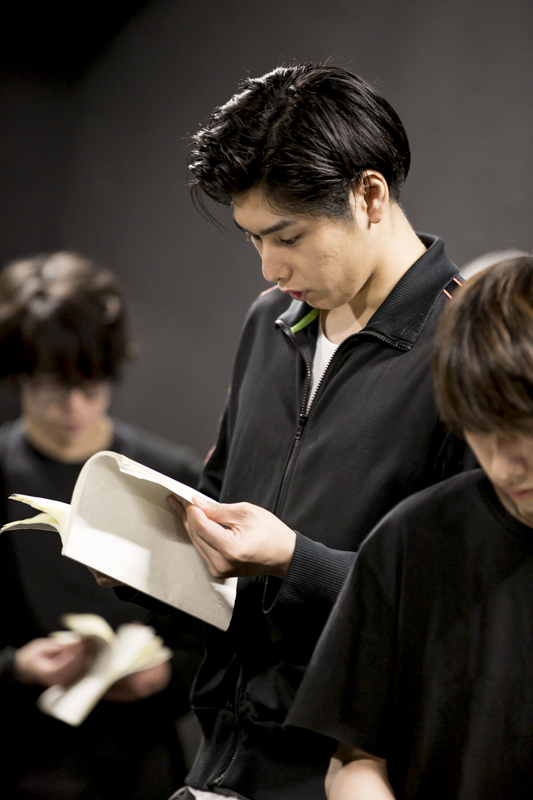 アリスインデッドリースクール 少年・稽古風景（撮影・フクシアヤミ）