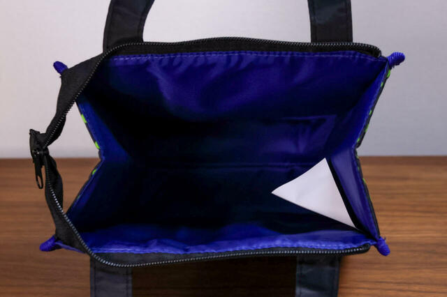 スーベニアランチケース プラス ¥1,300｜内側もパープル