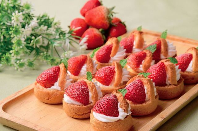 ふわふわシュークリー厶のいちごのバスケット｜鈴鹿サーキット