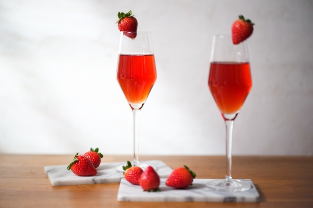 成城石井 オリジナルいちごスパークリング