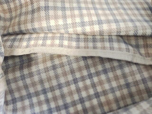 製品の端がほつれたりしないように、パイピングが施されている