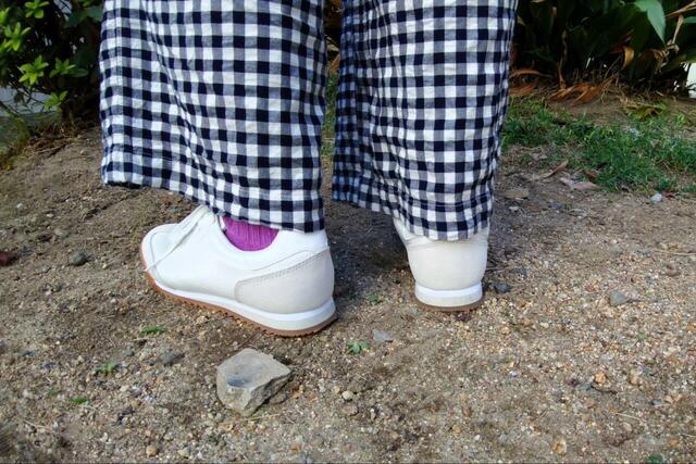 【ユニクロC スウェードコンビネーションスニーカー】もう何カ月も履き込んでいるかのように足と一体化する感覚です