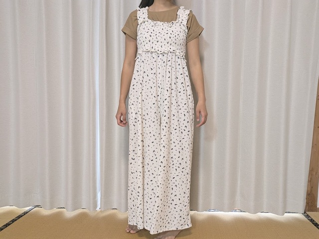 【coca　シャーリングオールインワン】一枚ではちょっと…というときは、Tシャツを合わせてカジュアルダウンするのがおすすめ