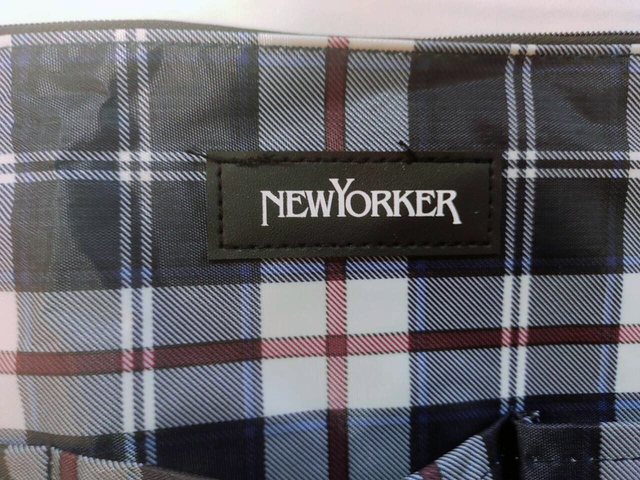 バッグインポーチのブランドロゴ