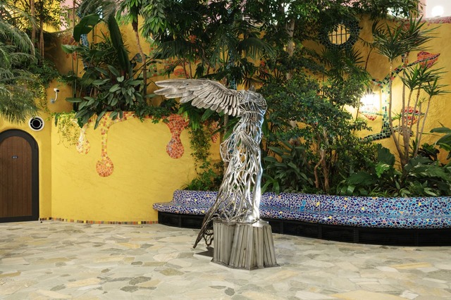 ジブリの大倉庫「創造の翼」というオブジェ