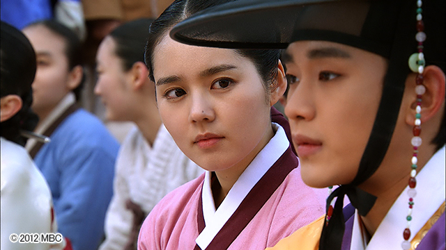 『太陽を抱く月』　© 2012 MBC