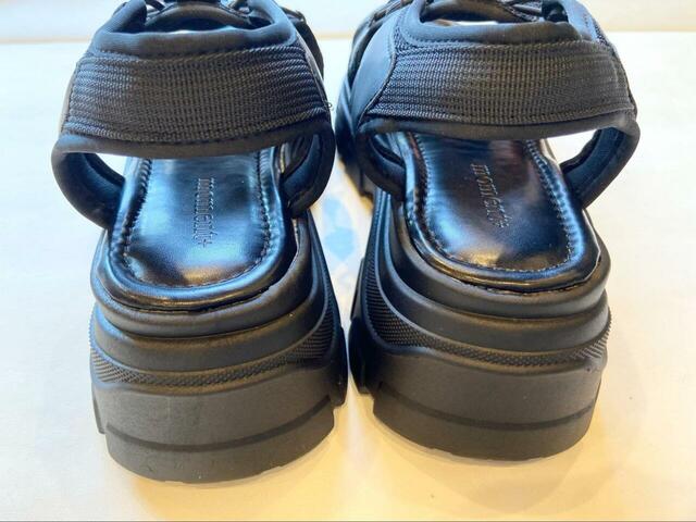 【moment+ 厚底スニーカーソール スポーツサンダル】カラーはアイボリー、ブラック、ブラック系その他、ベージュの4展開です