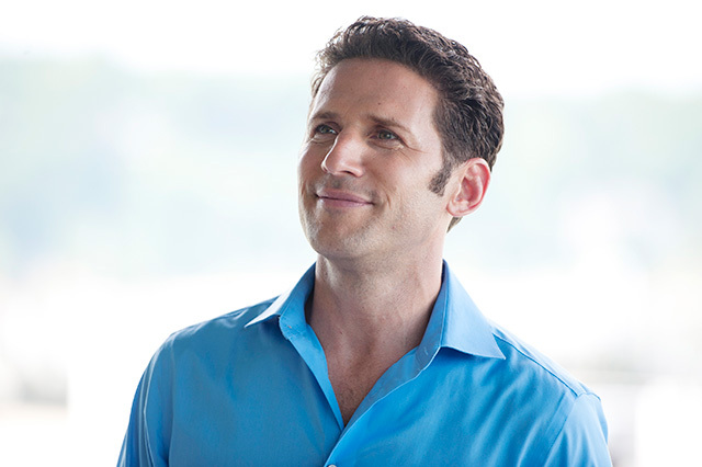 『救命医ハンク セレブ診療ファイル』のマーク・フォイアスタイン（ハンク）　© 2013 Universal Studios. All Rights Reserved. 