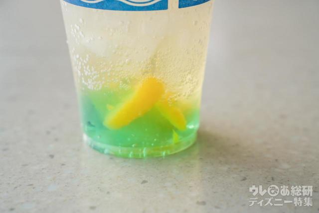 スパークリングカクテル（オレンジリキュール＆フローズンビーズ）¥780