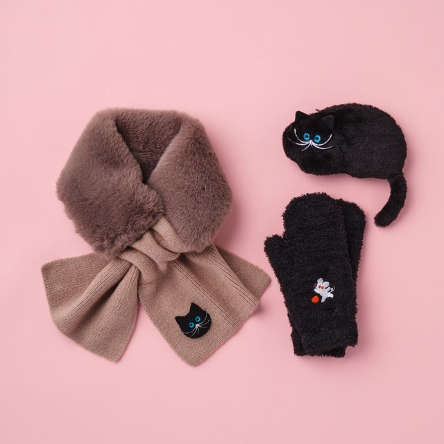 【Afternoon Tea×umao】ニットマフラー ¥4,620、ユビデルミトン ¥2,970、ポケットウォーマー ¥2,200