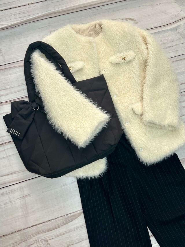 ファーのコートと合わせて大人かわいいパンツスタイルに♪