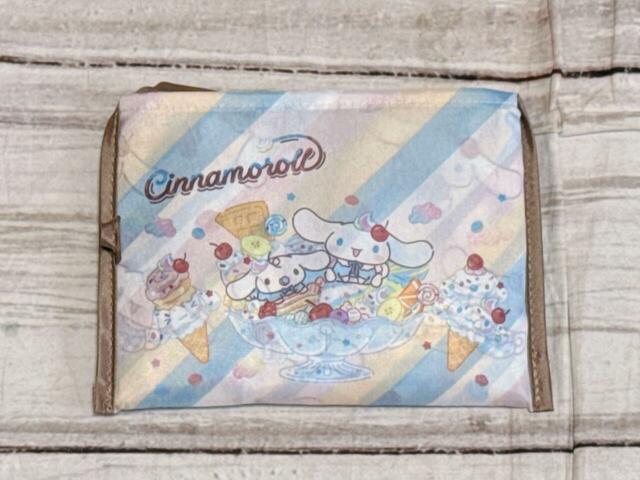 ポケットには、シナモンのお友達「みるく」も登場！パフェやアイスクリームと一緒に描かれたシナモン＆みるくのイラストが、とにかくかわいすぎます…！