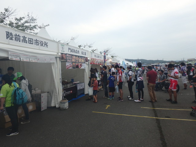 ツール・ド・東北2015/地元の美味しい食べ物を堪能できるのも「ツール・ド・東北」の楽しみ