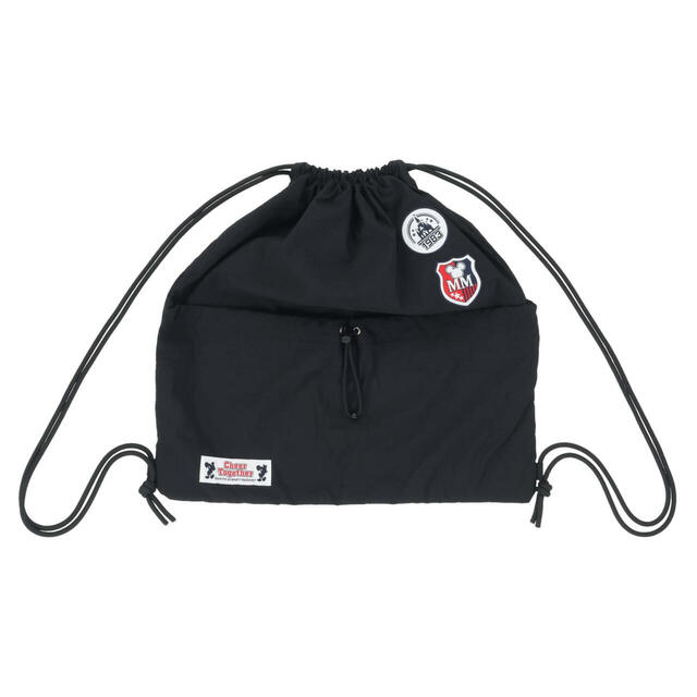 ナップサック 3,200円｜東京ディズニーリゾート「ポンポンを持ったミッキーたちが元気に盛り上げてくれるグッズ」｜販売店舗：東京ディズニーランド「グランドエンポーリアム」、東京ディズニーシー「エンポーリオ」｜発売日：2025年4月24日（木）