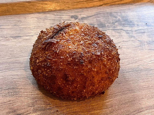 【BAKER Aoyagi】牛すじがセンターという名のカレーパン